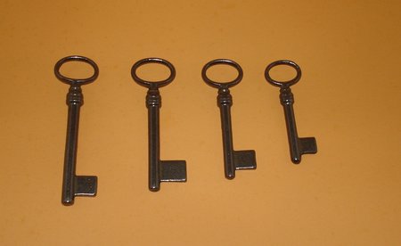 Schlüssel, Rohling Oberfläche Eisenblank, fünf verschiedene Größen.